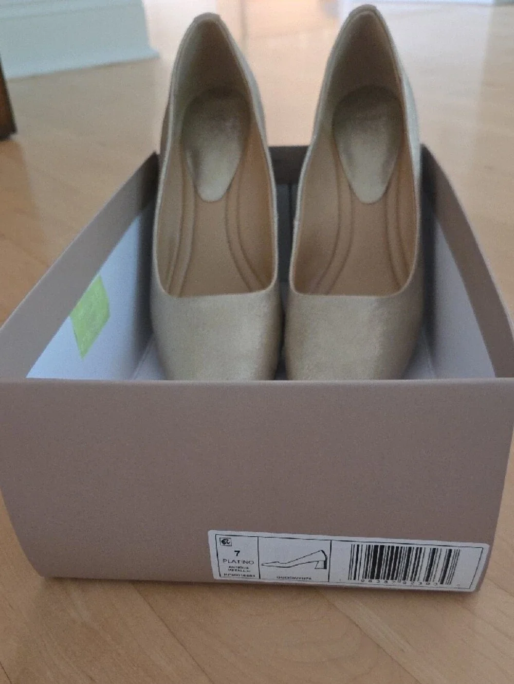 Donald J. Pliner Goodwyn Block Heel Pump NEW Size 7
